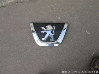 Эмблема решетки радиатора для Пежо Боксер. Б/У, оригинал.
