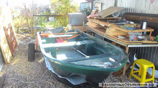 Лодка моторная