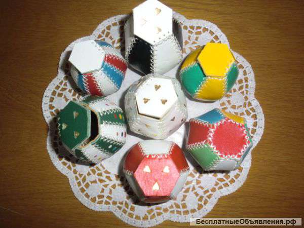 Яйцо пасхальное из кожи.