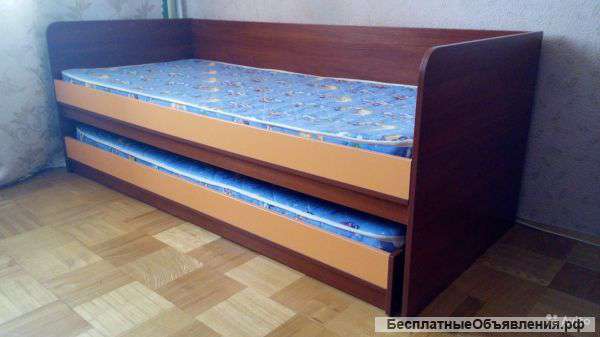 Детская двухуровневая кровать