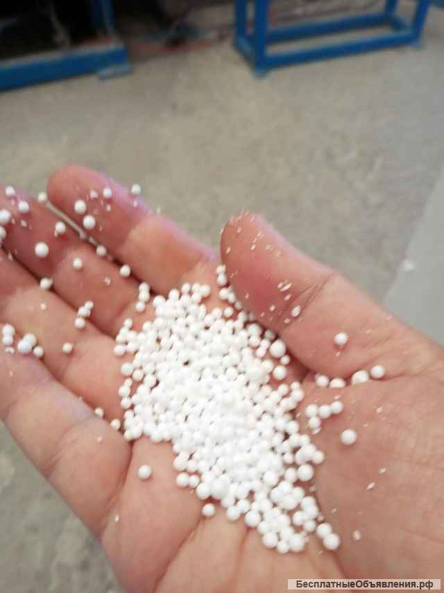 Гранулированный пенополистирол (шарики) или дробленый пенопласт