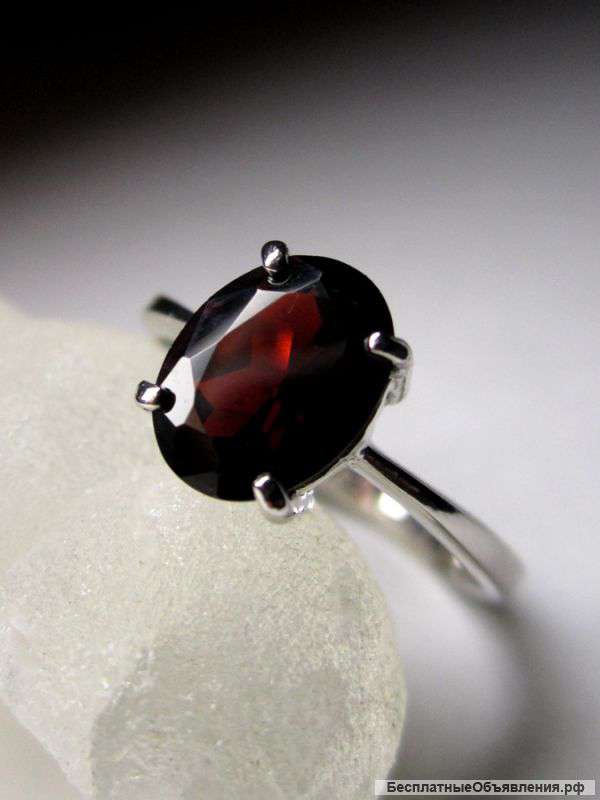 Серебряное кольцо с натуральным гранатом