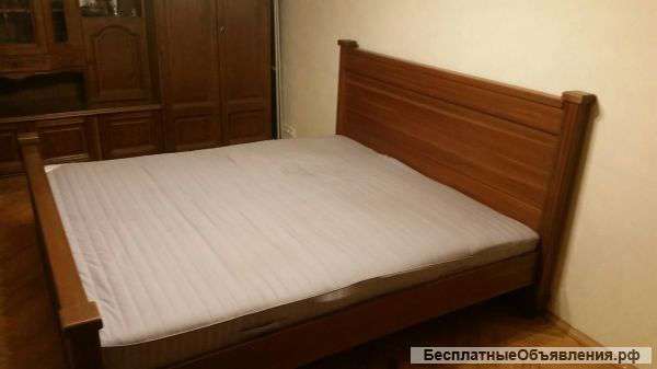 Кровать из массива лиственницы