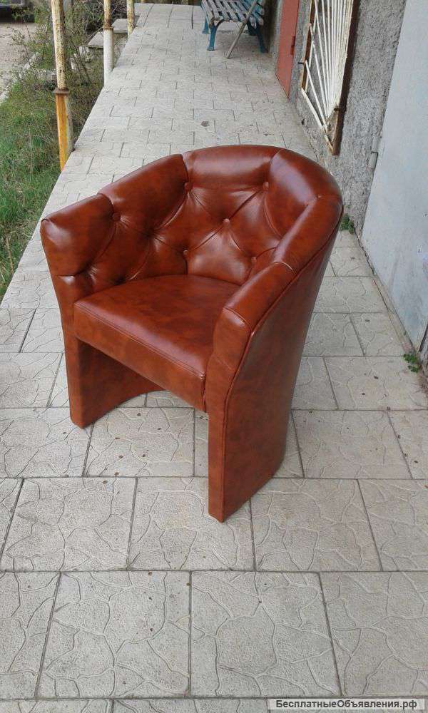 Кресло с пуговицами