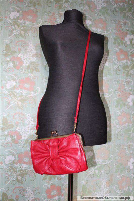 Красная сумочка с бантом