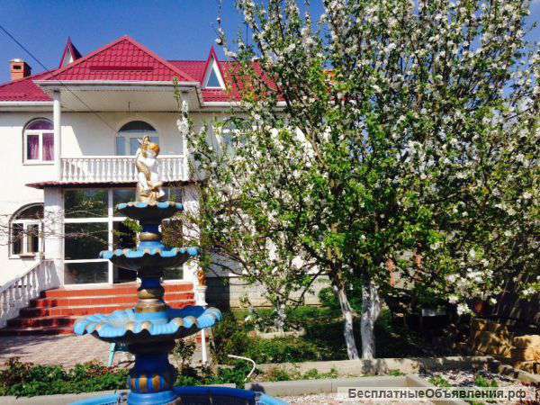 Дорогой дом с фонтаном в Крыму