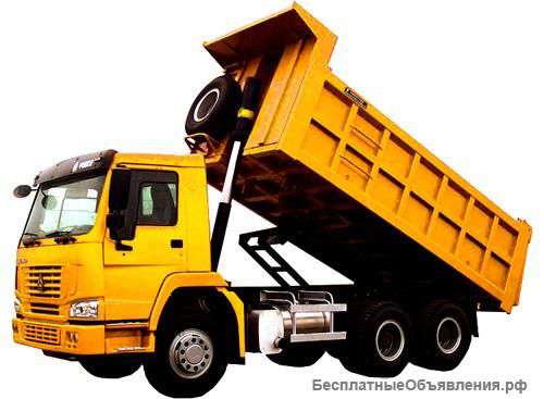 Водитель со своим самосвалом