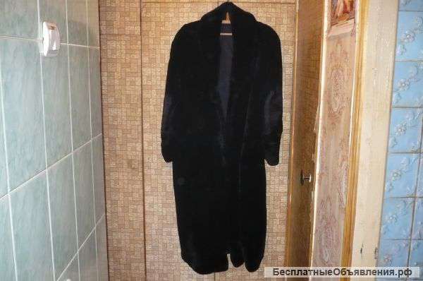 Шубу черную новую цельную