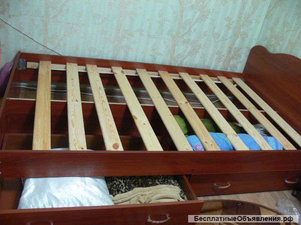 Кровать и 2 кресла кровати