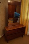 Продаю комод с большим зеркалом в прихожую б/у в хорошем состоянии.