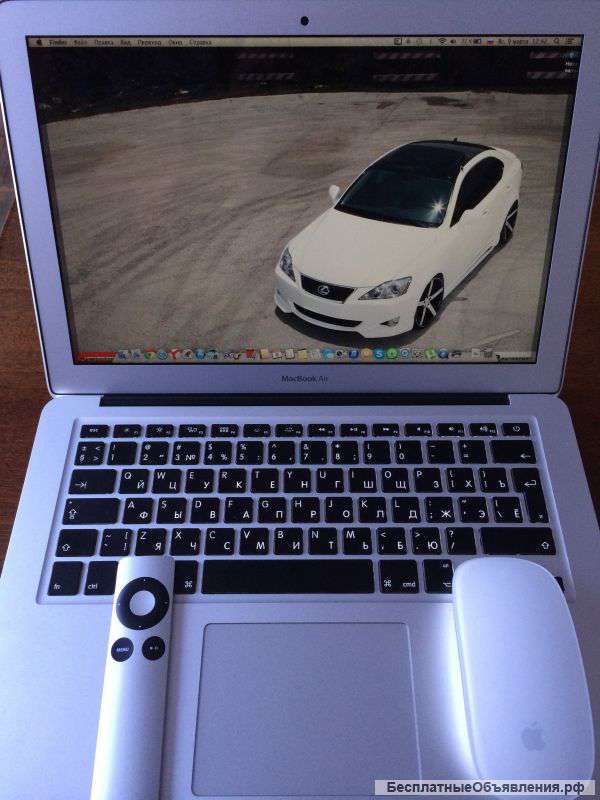 Apple MacBook Air MD760RU/A в идеальном состоянии