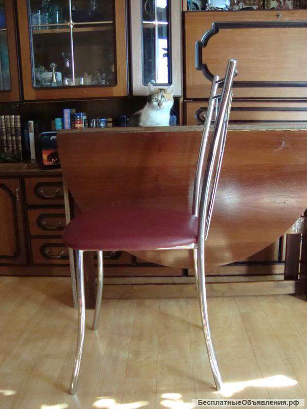 Три хромированных стула