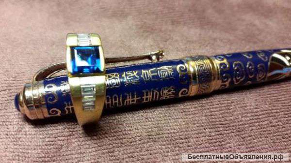 Золотой перстень с 10 бриллиантами и голубым сапфиром