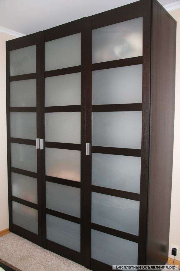 Продаю мебельный гарнитур в отличном состоянии.