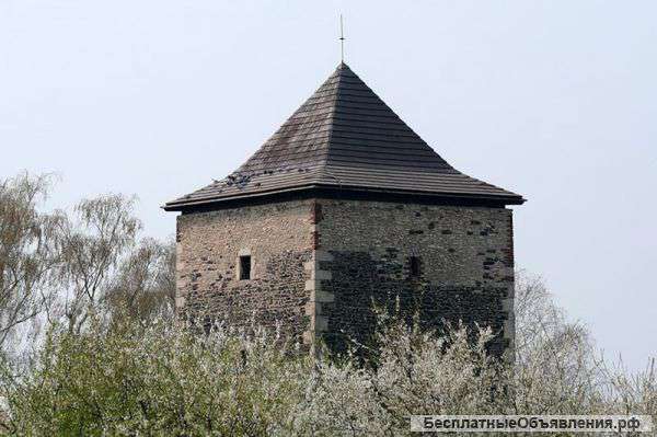 Замок (жилая башня) 14-го века с землей