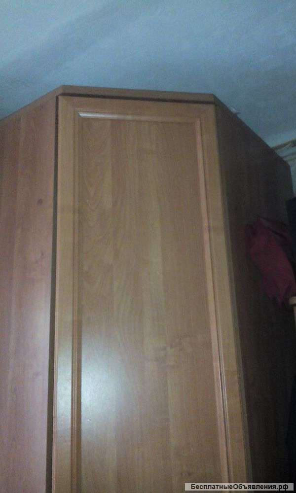 Угловой шкаф