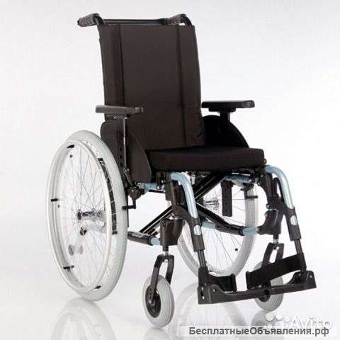 Новое кресло-коляска для инвалидов с ручным приводом