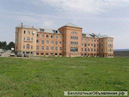 Здание с участком земли