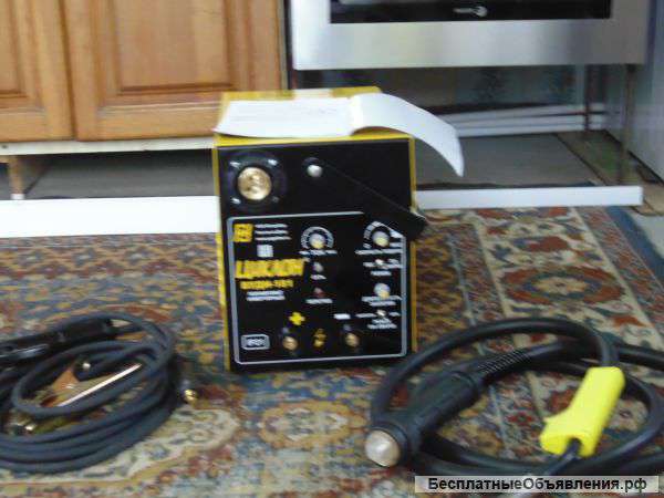 Инверторный полуавтомат Циклон вуди-181