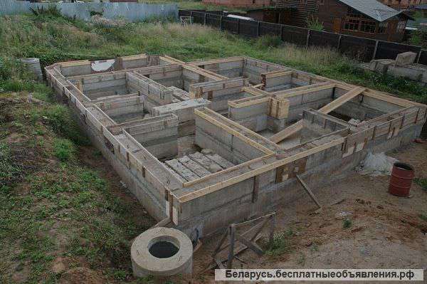 Каменщики в Ратомке. Кладка кирпича и газосиликатных блоков