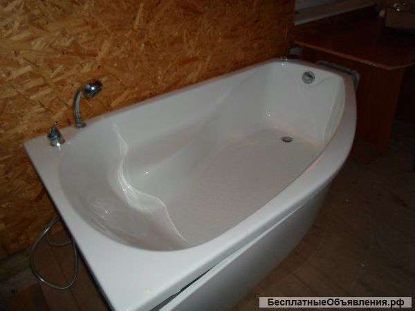 Новую акриловую угловую ванну 170