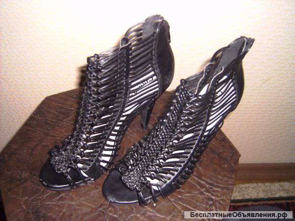 Красивые женские туфли-полусапожки