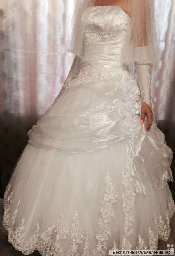 Белоснежное стильное свадебное платье