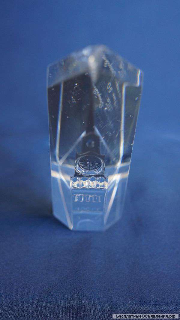 Декоративная инталия из горного хрусталя с изображением Боровицкой башни московского Кремля. СССР