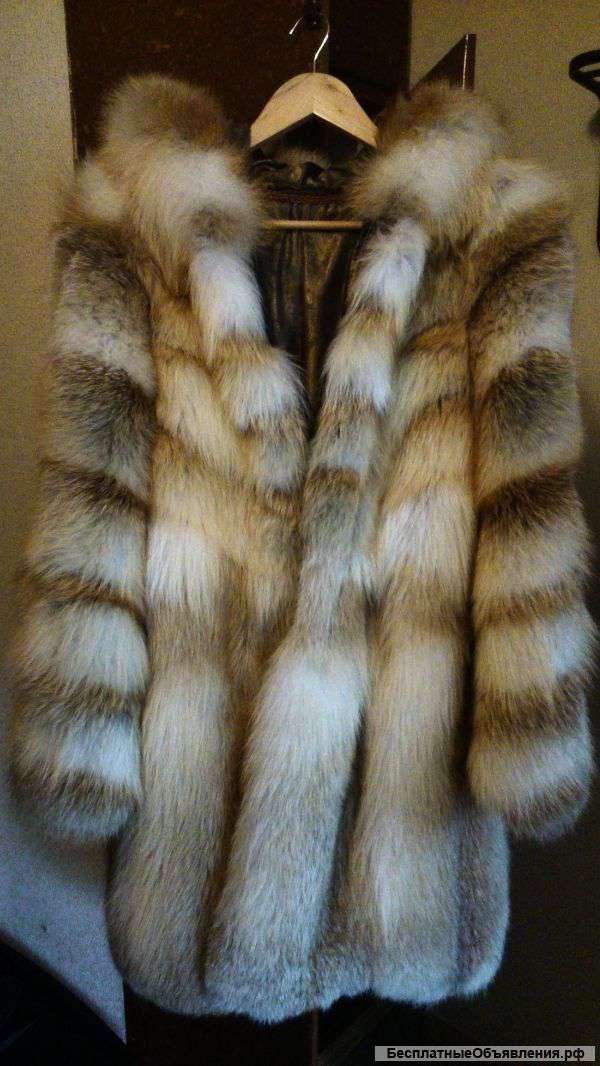 Шикарную лисью шубу