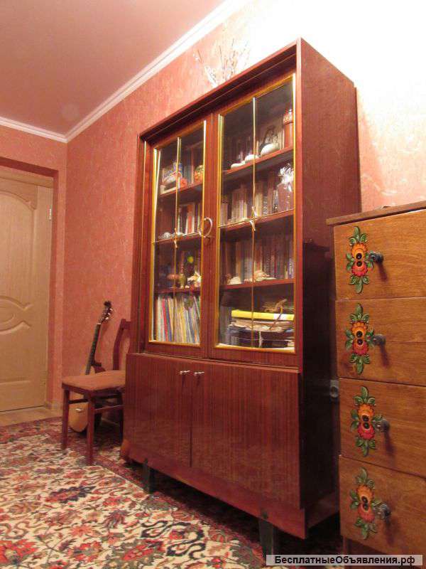 Дарю книжный шкаф
