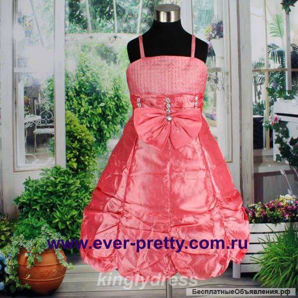 Детское платье коралловое с бантом и стразами