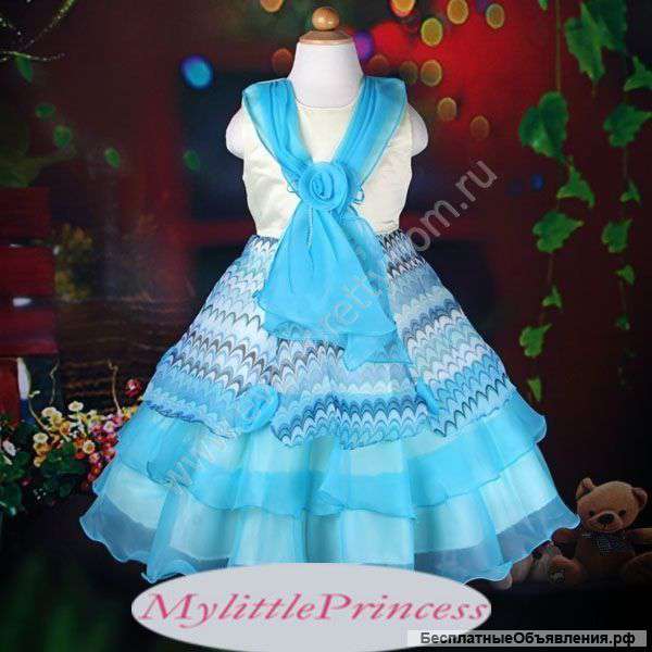 Детское платье голубое с цветком и ярким принтом