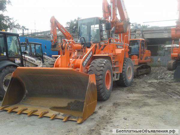Фронтальный погрузчик Doosan 300. 2012