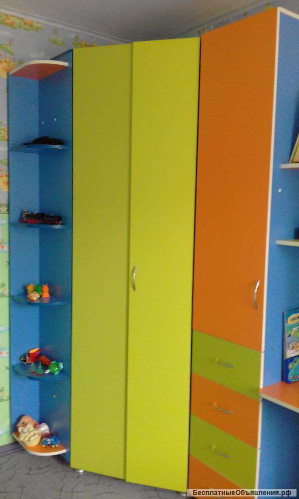 Детская стенка с компьютерным столом