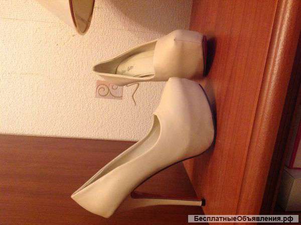 Продаются прекрасные новые туфли