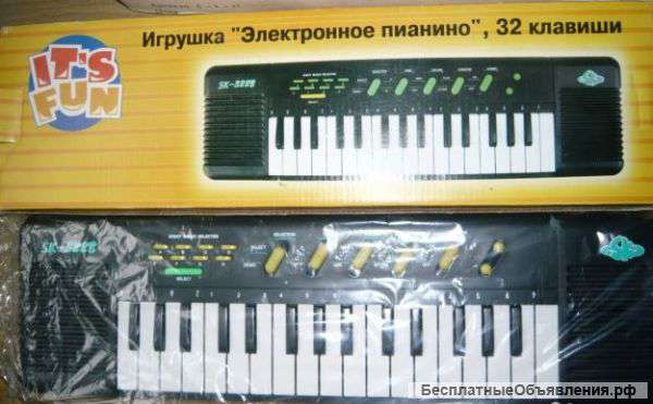 Развивающие игрушки и эл.пианино и др