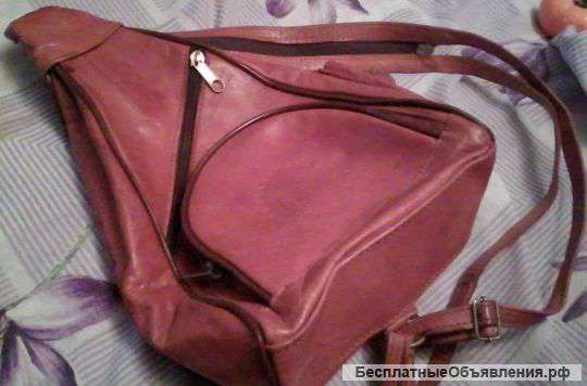 Кожанный рюкзак и сумка и клатчи разные