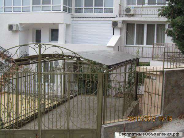 Продам квартиру с двором и гаражем