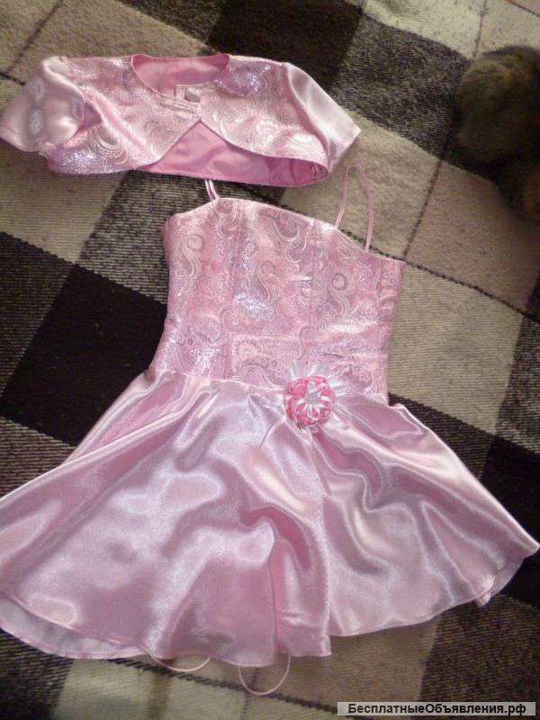 Продаю праздничное платье на выпускной в 4 классе