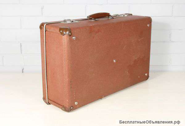 Коричневый чемодан