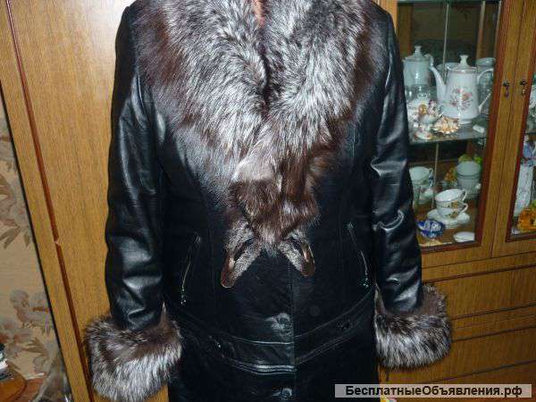 Кожаное пальто с чернобуркой