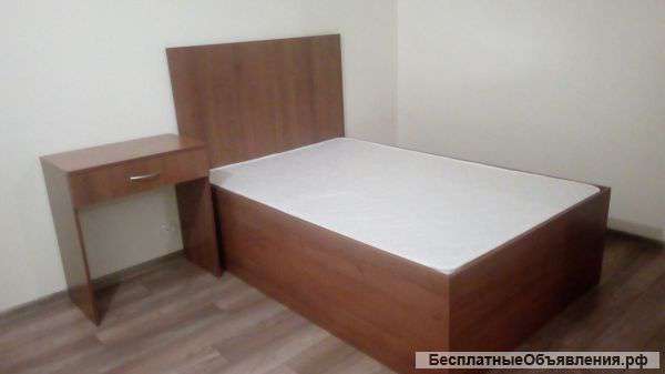 Кровать с прикроватным столиком