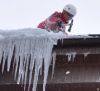 Чистка кровли от снега и наледи