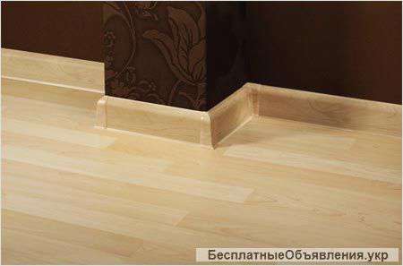 Укладка плинтуса. Качество и хорошая работа.