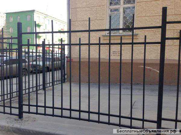 Простые металлические заборы