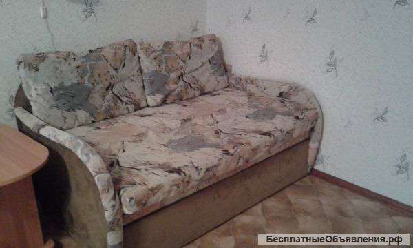 Диван выкатной б/у