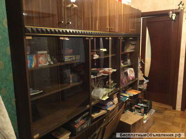 Книжный шкаф. Мебель