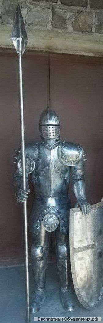 Скульптура средневекового рыцаря