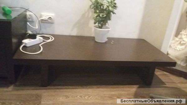 Стол для гостинной