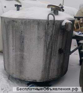 Емкость стальная, объем — 2 куб.м., вертикальная